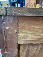 Commode dite " Parisienne" en bois naturel mouluré et sculpt… (photo 6)