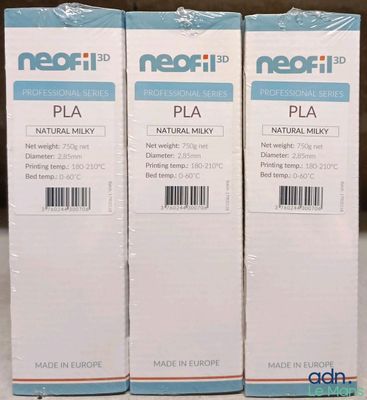 trois boîtes de PLA de la gamme Neri Professional posées sur une table