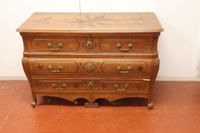 Commode en bois naturel et marqueterie d'étoiles, elle ouvre… (photo 2)