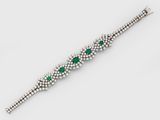 un bracelet d'émeraudes et de diamants