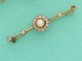 deux paires d'épingles à cheveux ornées de perles et de diamants