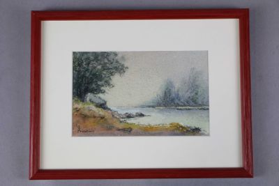 aquarelle encadrée représentant un lac et des arbres, dans un cadre rouge