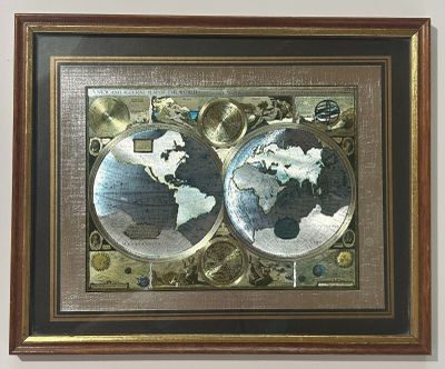 une photo d'une photo du monde dans un cadre