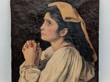 portrait d'une jeune femme fumant la pipe, à côté d'un tableau représentant une femme
