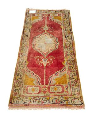 Tapis d'Orient, en laine fait main, à décor d'un grand médai…