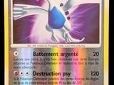 Au dos de la carte Pokémon, on voit l'image d'un oiseau blanc.