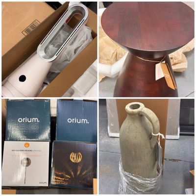 de nombreuses photos différentes de vases et de boîtes posés par terre