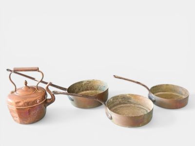 Lot de cuivre : trois casseroles et une verseuse Maurice Coh…