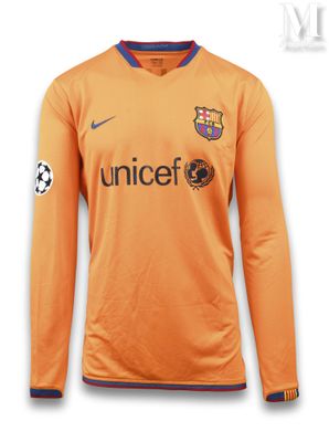 RONALDINHO. Maillot N°10 du FC Barcelone préparé pour le mat…