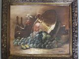 un tableau représentant des raisins et une cruche posés sur une table