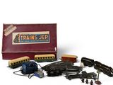 un circuit de train posé à côté d'une boîte de rails
