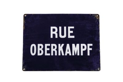 an old blue sign with the words rue obekrampf written on it