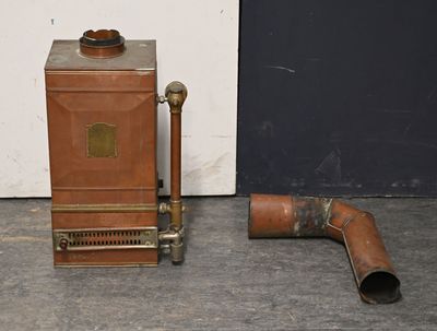 un poêle à l'ancienne et une pipe posée par terre