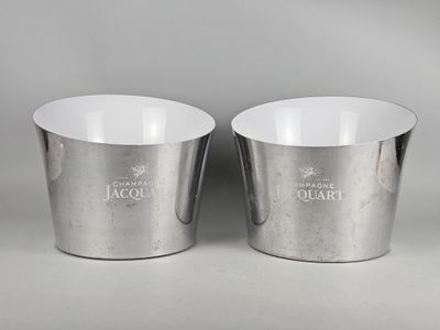 une paire de seaux à glace en argent portant l'inscription « jacoi »