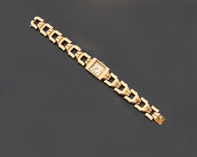 une montre-bracelet en or 18 carats, signée Cartier