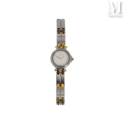 une photo d'une montre-bracelet pour femme avec un cadran blanc