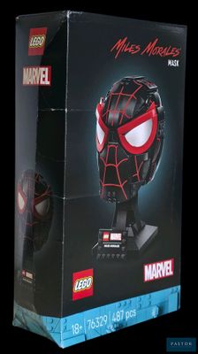 un gros plan d'une boîte sur laquelle figure un masque de Spider-Man