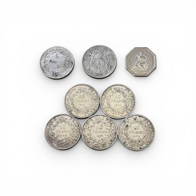 Sept pièces et un jeton d'argent (900) : - 5 pièces de 10 Fr…