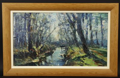 une peinture à l'huile représentant un ruisseau traversant une forêt remplie d'arbres