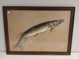tableau représentant un poisson, dans un cadre en bois, accroché au mur
