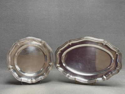 Plat rond et plat ovale en métal argenté contour Louis XV.