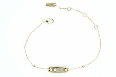 bracelet plaqué or avec deux pierres sur une chaîne