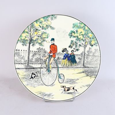 une assiette sur laquelle est représenté un homme à vélo