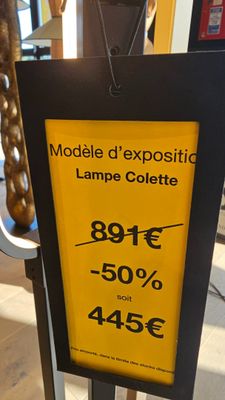 a sign that says modele d ' exposition lampe collectle