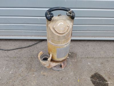 Pompe immergée triphasée pour eau boueuse FLYGT 50 m³/h