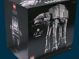 une boîte contenant une maquette d'un AT-AT de Star Wars