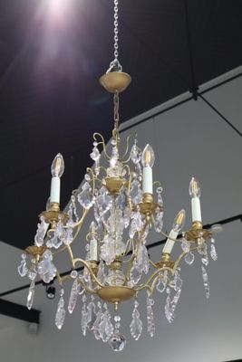 Lustre cage à six bras de lumières.