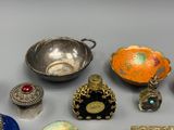 many different items that are sitting on a table