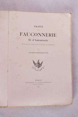 un livre ouvert dont la couverture représente un pygargue à tête blanche