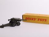 petit pistolet Dinky Toy avec sa boîte, sur fond blanc