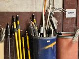 tout un tas d'outils qui traînent dans un seau