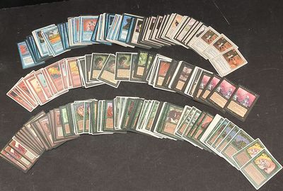 beaucoup de cartes sur la table