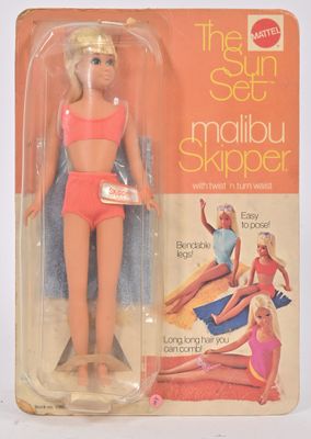 Poupée Barbie « Sun Set » en maillot de bain rose, avec une serviette et une serviette