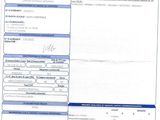 un gros plan d'un document sur lequel figure la photo d'une voiture