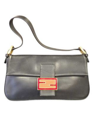 FENDI Sac Baguette en cuir lisse noir, fermeture pression so…