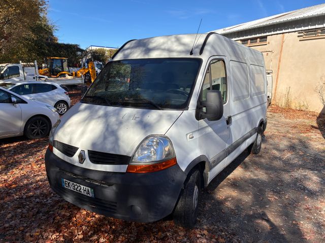 Véhicule utilitaire Renault Master, immatriculé EK-322-HA, 1ère m...