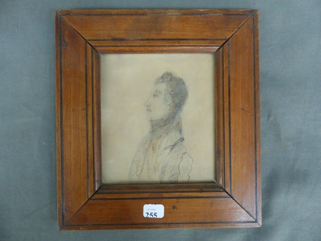 Autoportrait préseumé de Victor Charles Lesueur, né en 1816. Plume, lavis et graphite sur papier brun. 13,8 x 12,3 cm...