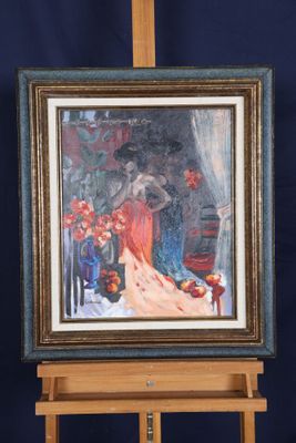 tableau représentant une femme en robe rouge posée sur un chevalet à côté d'un vase de fleurs