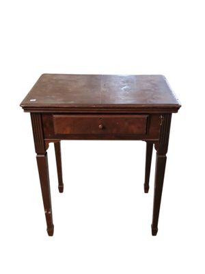 l'image d'une table en bois surmontée d'un tiroir