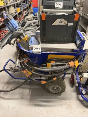 a picture of a machine that is sitting in a store