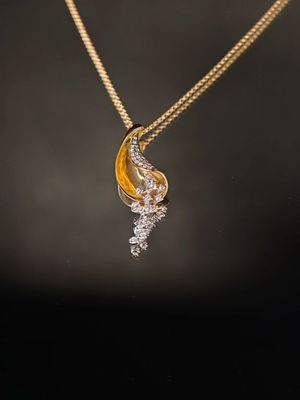 gros plan d'un collier sur un mannequin mannequin mannequin mannequin mannequin mannequin mannequin mannequin mannequin