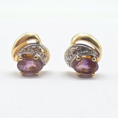 paire de boucles d'oreilles en or et en améthorate, serties de diamants