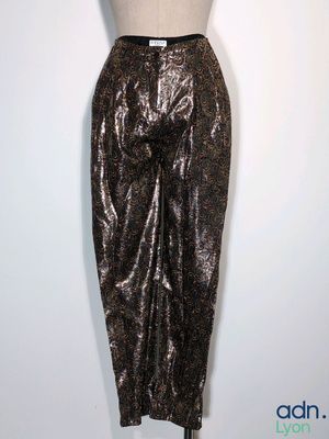 gros plan d'une robe sur un mannequin mannequin mannequin mannequin mannequin mannequin mannequin mannequin mannequin
