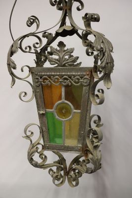 Ancienne lanterne en fer forgé hexagonale avec verre coloré …