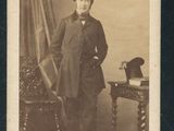 une vieille photo d'un homme en costume-cravate