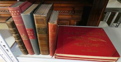 le nombre de livres qui se trouvent sur une étagère dans une pièce